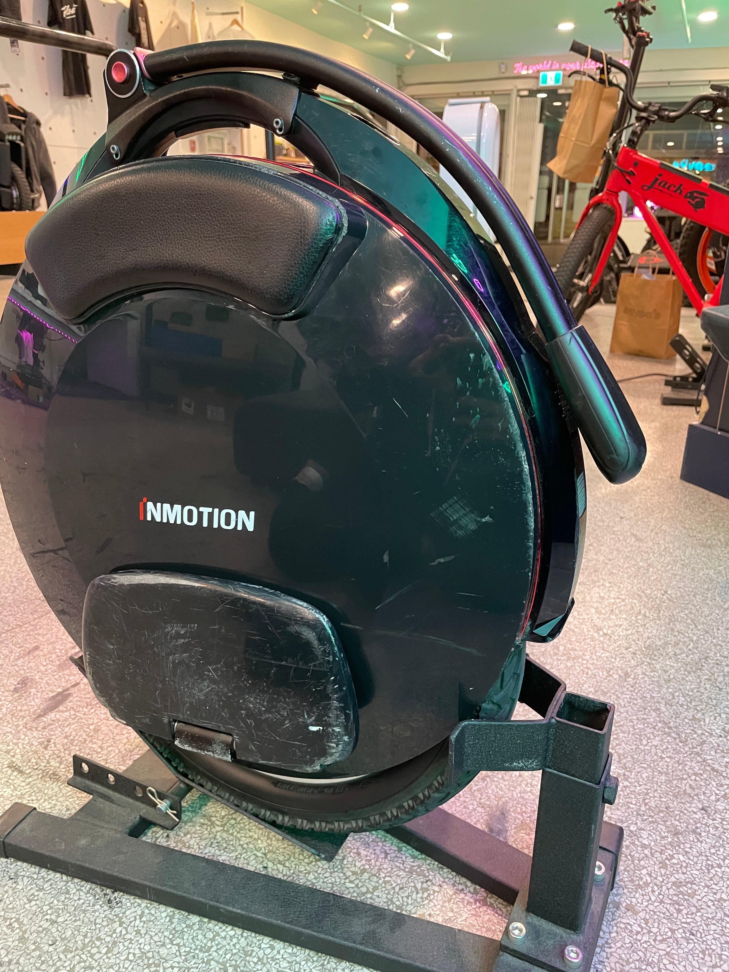 InMotion V10F - Display Model