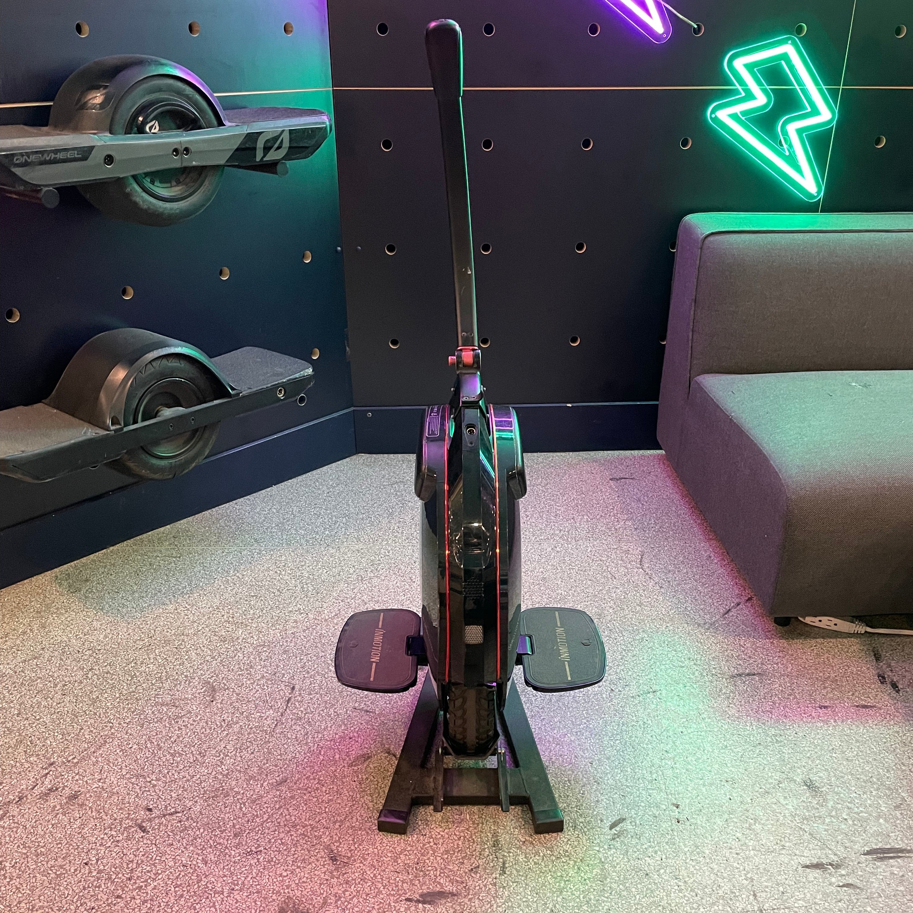 InMotion V10F - Display Model