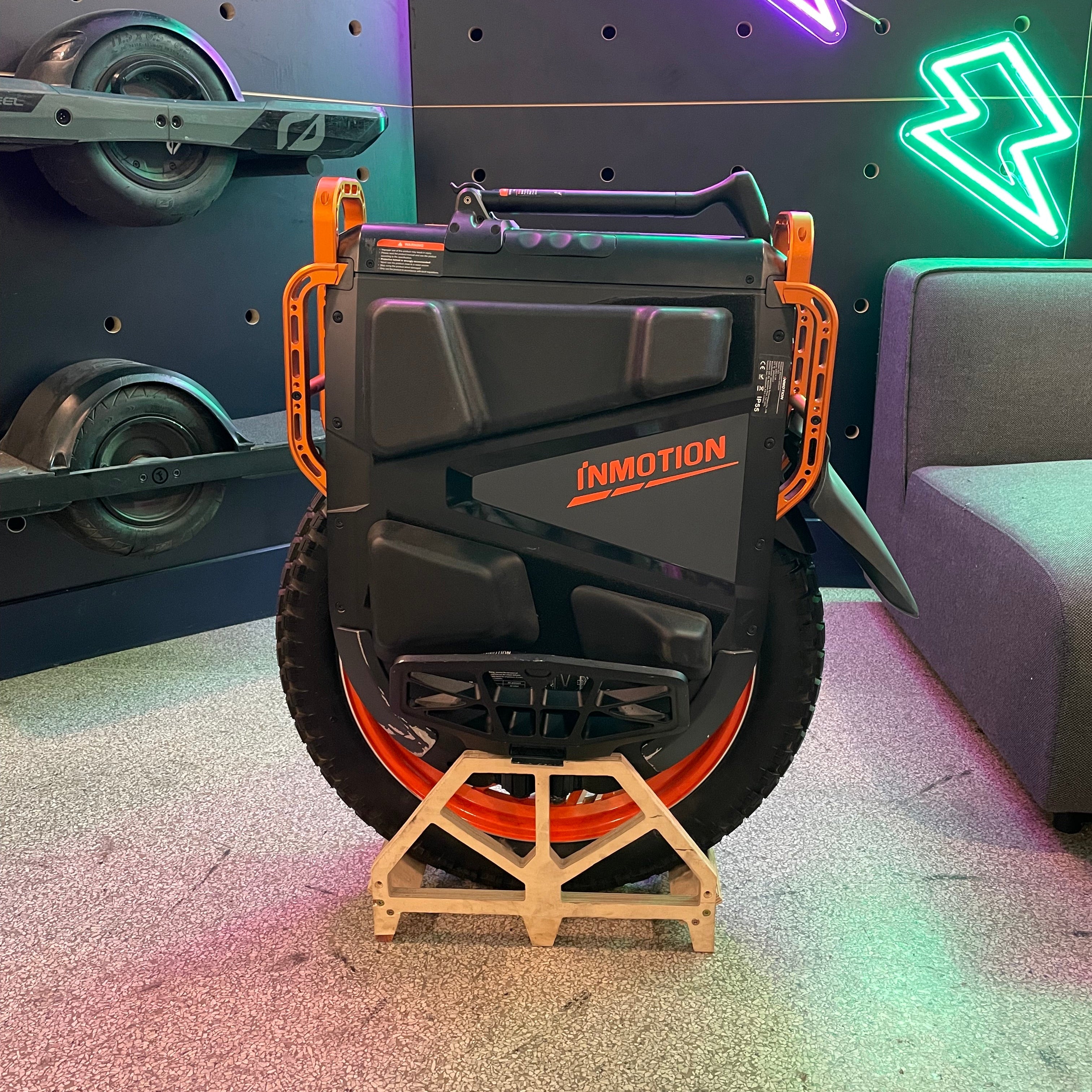 InMotion V13 Challenger - Display