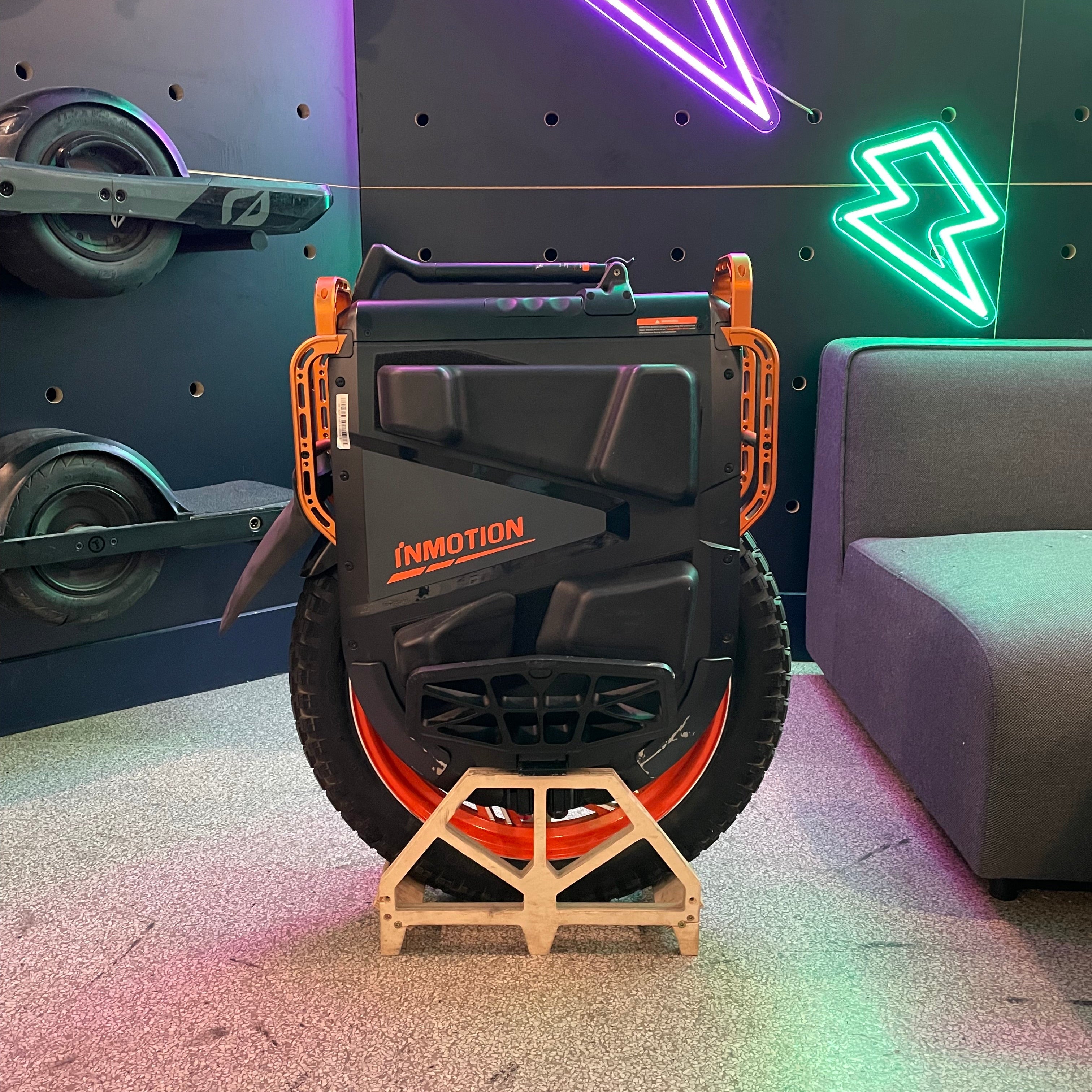 InMotion V13 Challenger - Display